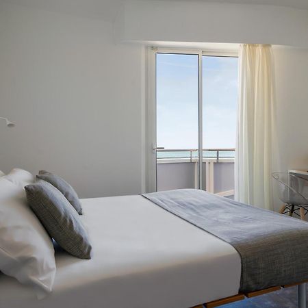 Hotel Rex - Fronte mare Riccione Esterno foto