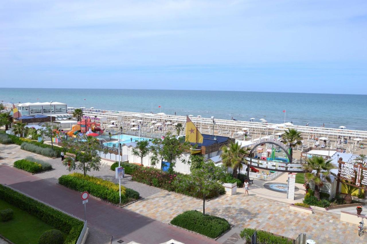 Hotel Rex - Fronte mare Riccione Esterno foto