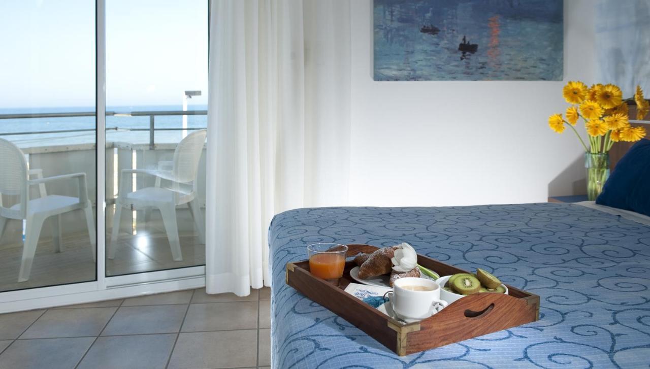 Hotel Rex - Fronte mare Riccione Esterno foto