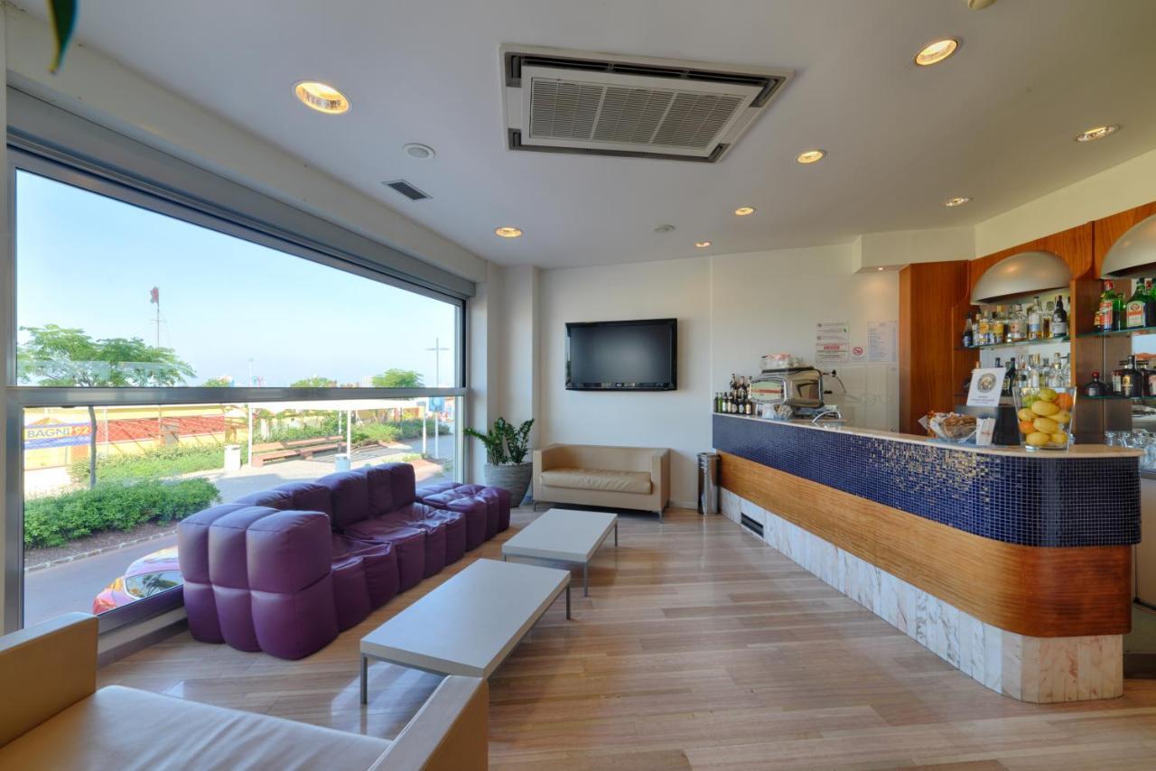 Hotel Rex - Fronte mare Riccione Esterno foto