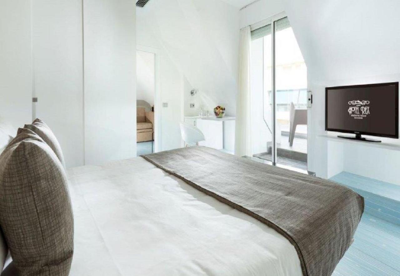 Hotel Rex - Fronte mare Riccione Esterno foto