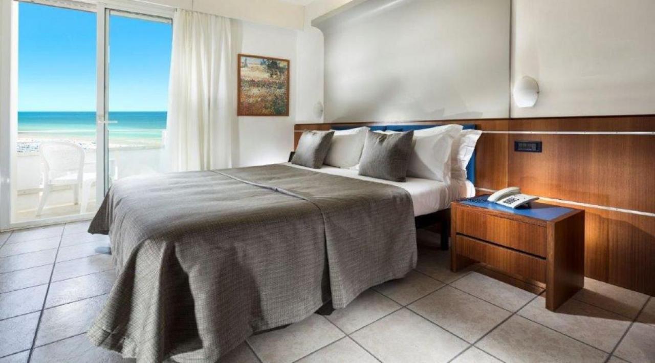 Hotel Rex - Fronte mare Riccione Esterno foto