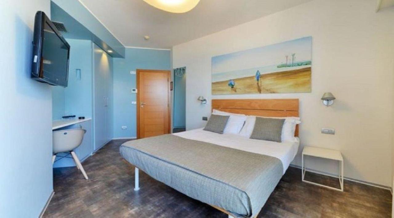 Hotel Rex - Fronte mare Riccione Esterno foto