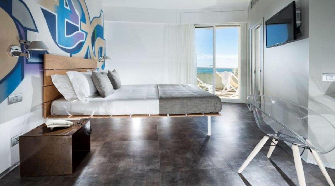 Hotel Rex - Fronte mare Riccione Esterno foto