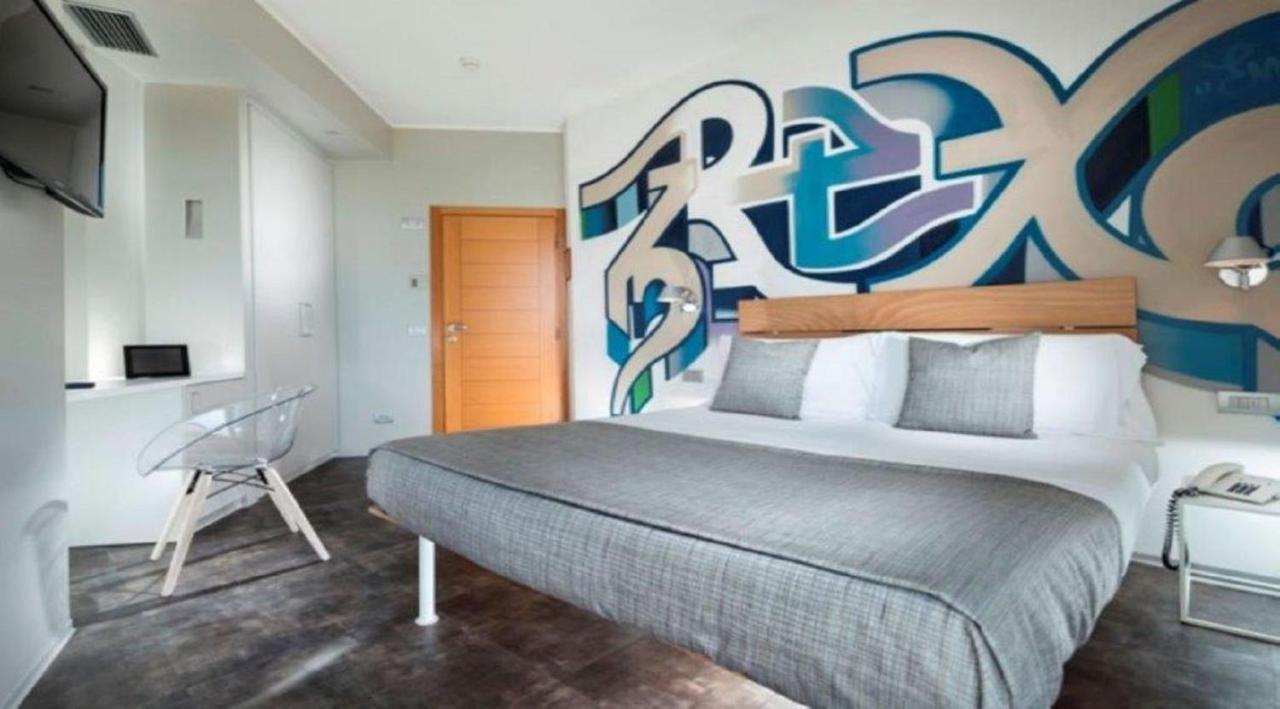 Hotel Rex - Fronte mare Riccione Esterno foto