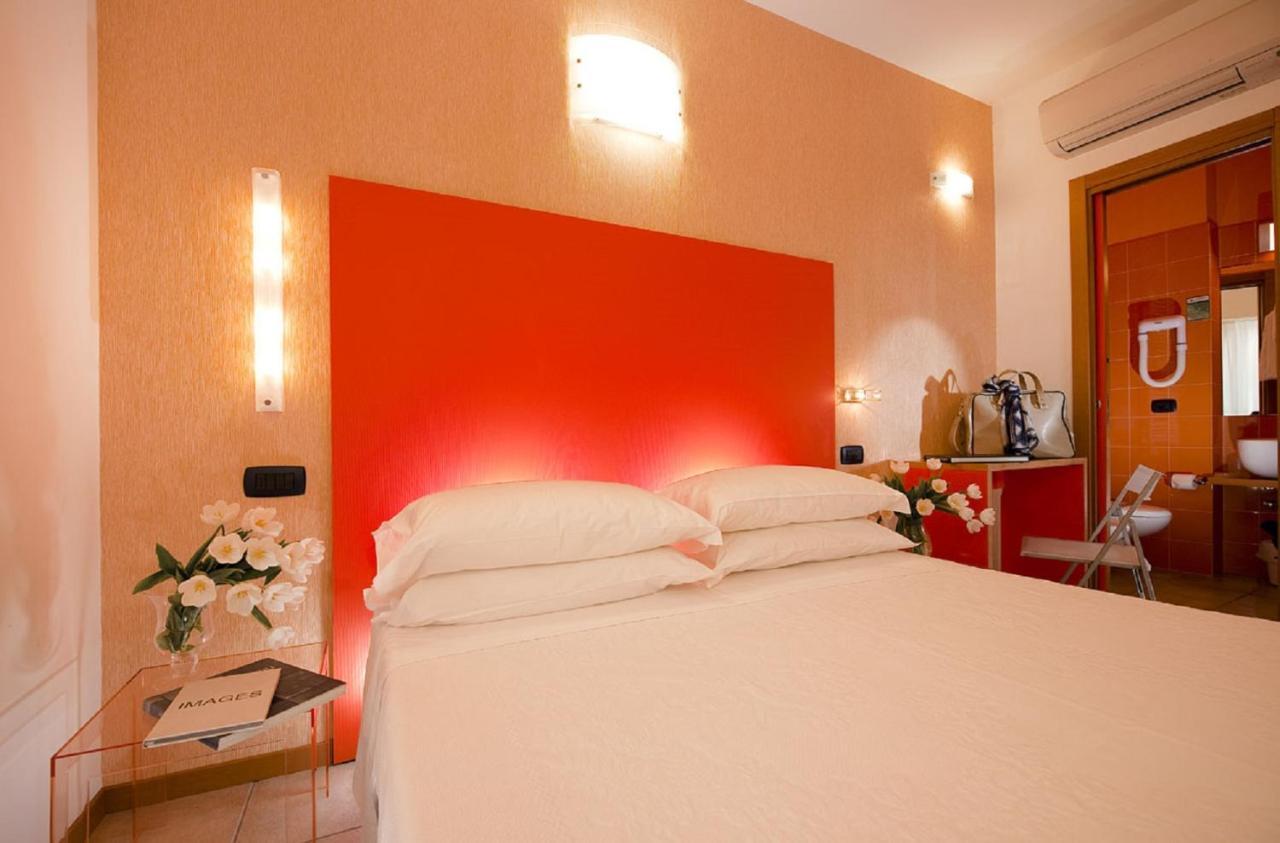 Hotel Rex - Fronte mare Riccione Esterno foto